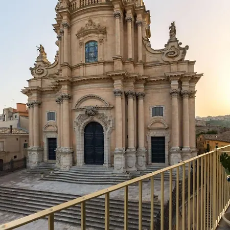 Ettore- Mit Blick Auf Kathedrale Von Ibla By Interhome