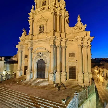 Ettore- Mit Blick Auf Kathedrale Von Ibla By Interhome *