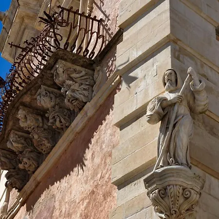 Ettore- Mit Blick Auf Kathedrale Von Ibla By Interhome